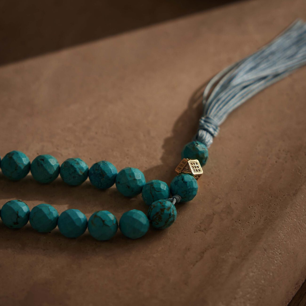 لايت اوف سكينة طقم نعيمة فيروزا من عطر ومسبحة