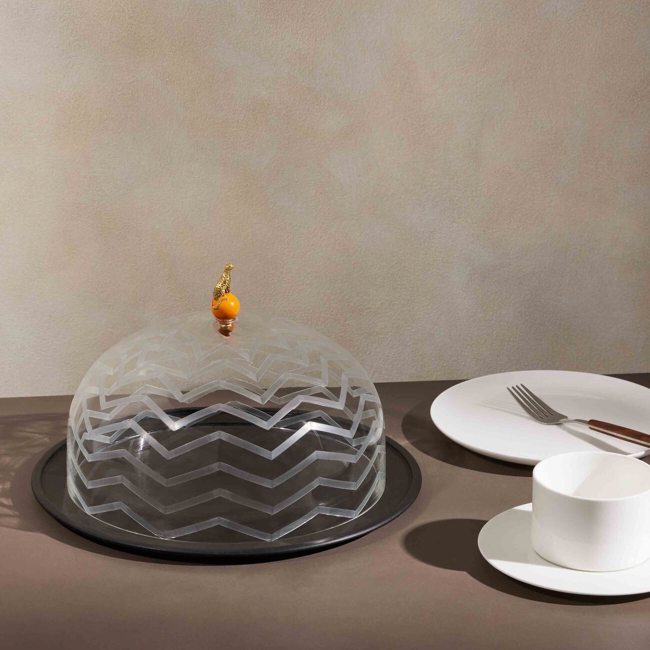 ira udaipur ares cloche cake plate round black 31cm