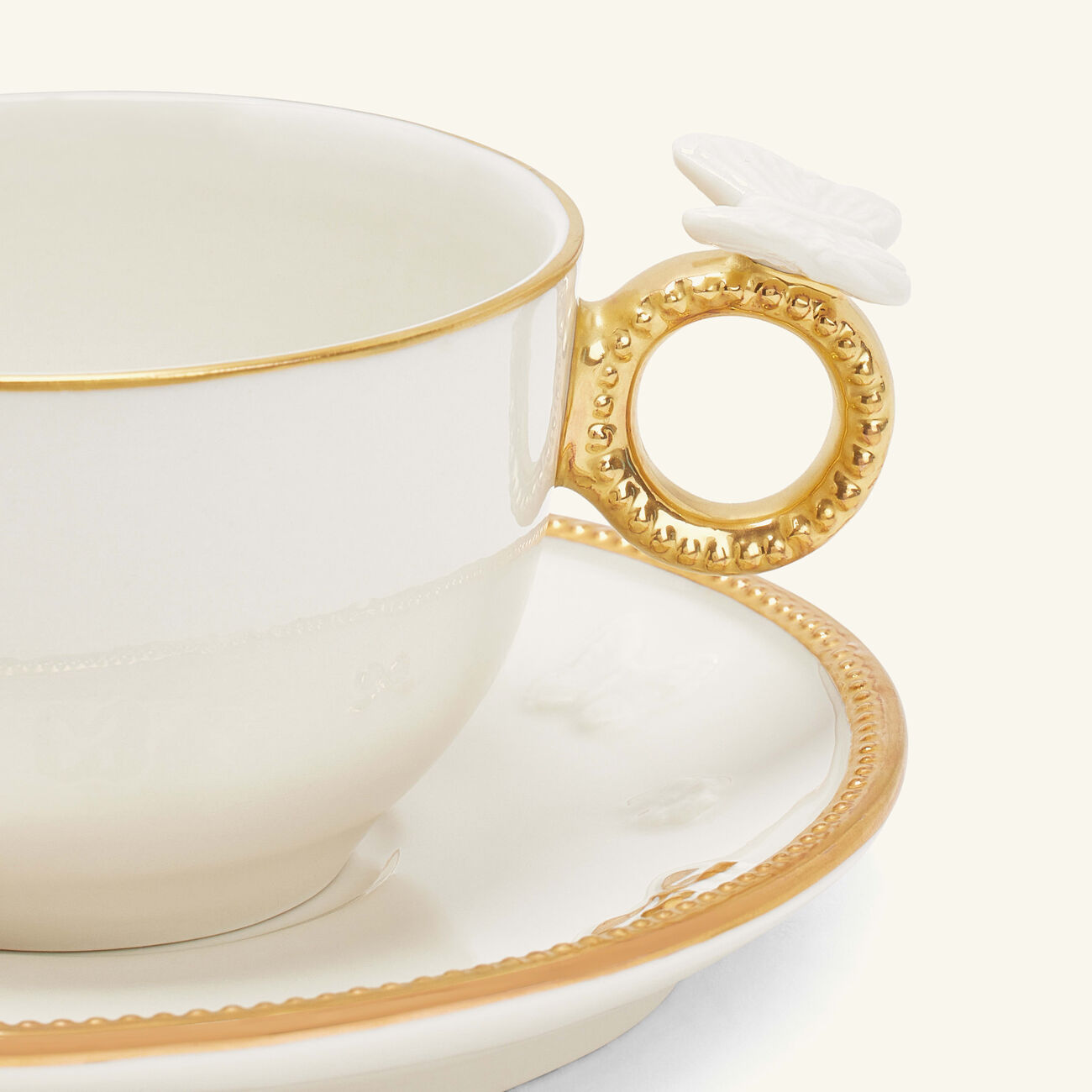 فيلاري فنجان الشاي باترفلاي مع صحنه أبيض وذهبي