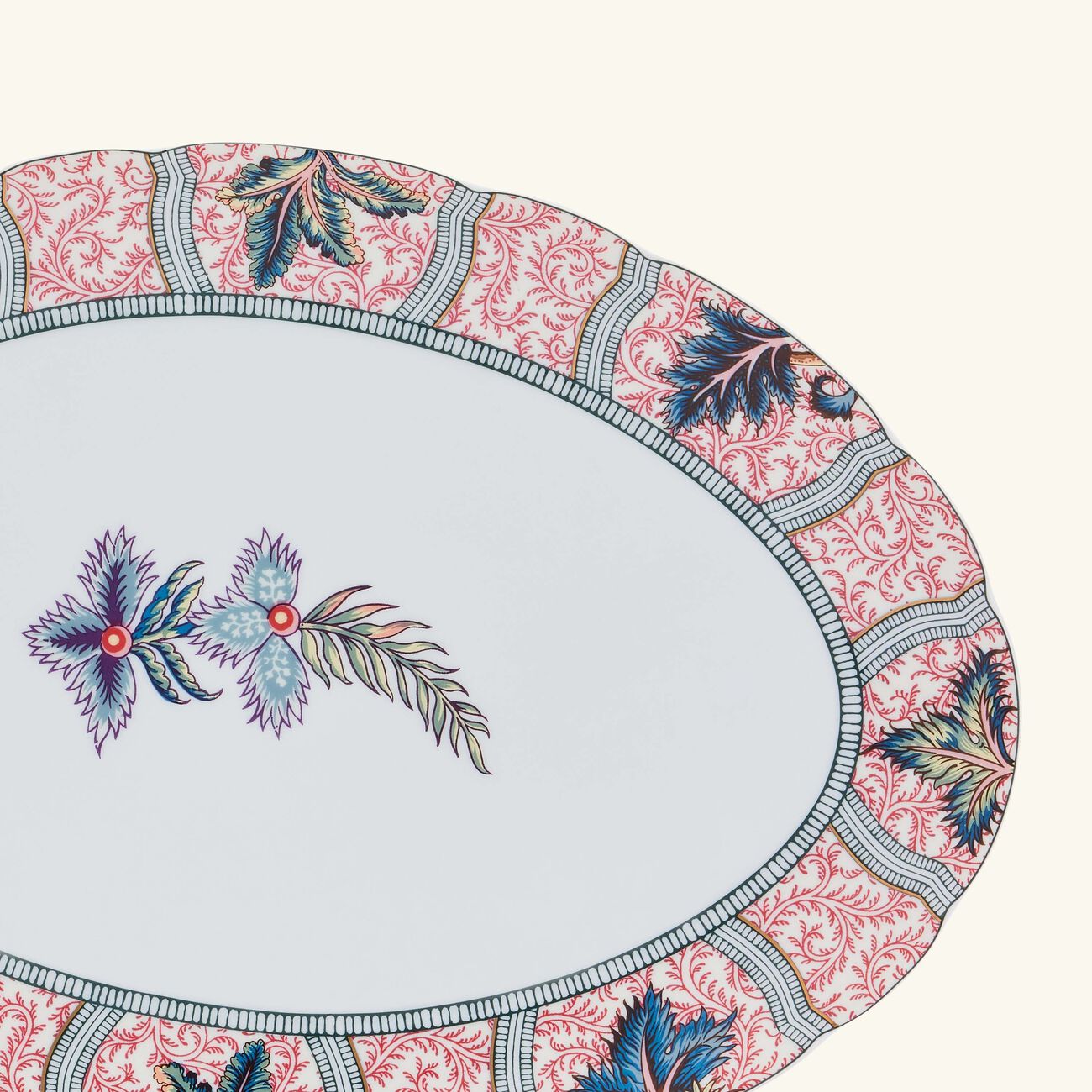 برناردو طبق بيضاوي الشكل من مجموعة براكينييه