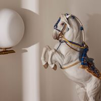 لادرو منحوتة على شكل حصان إسباني أصيل كبيرة زرقاء بإصدار محدود