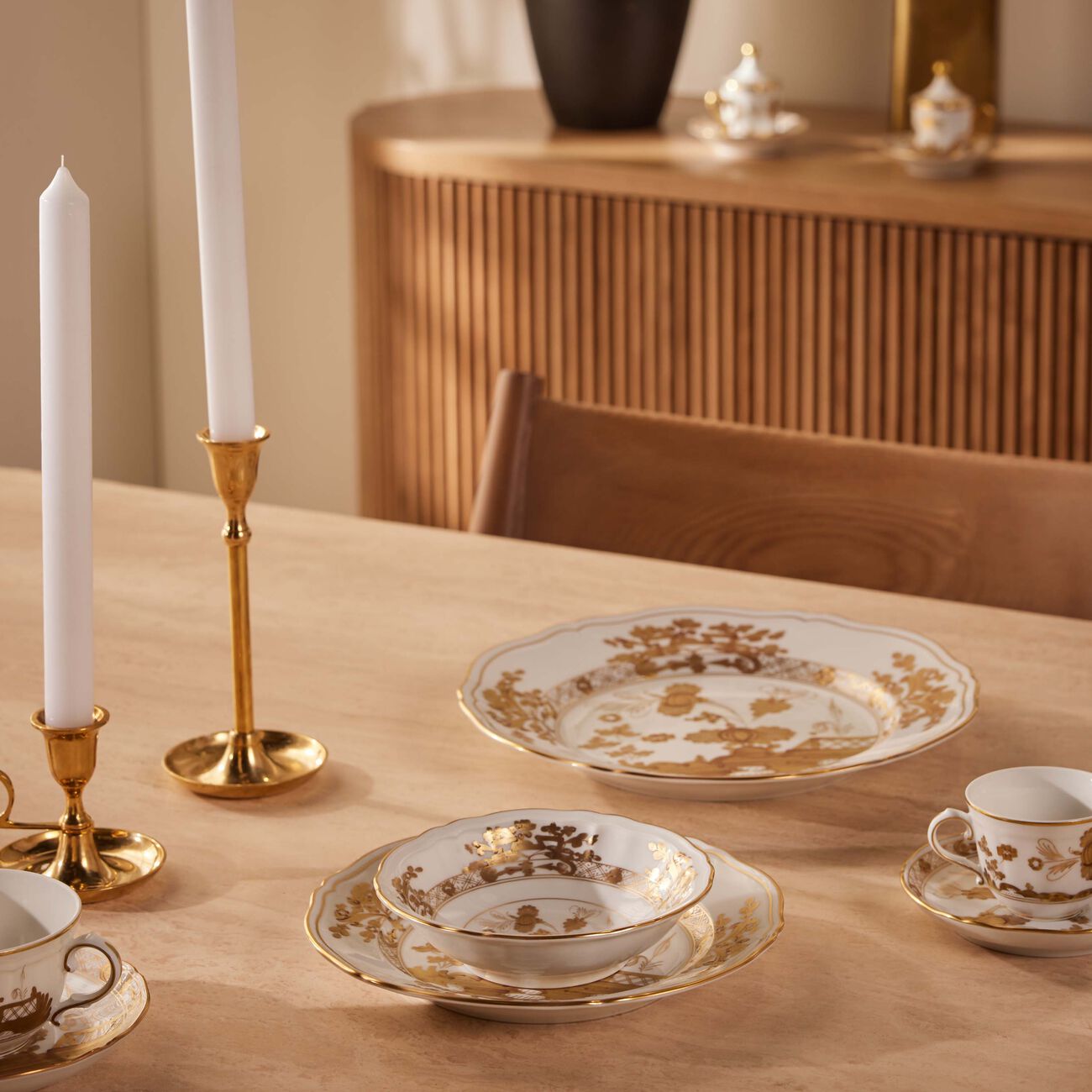 جينوري 1735 وعاء الفاكهة أوريينتي إيتاليانو بنقوش ذهبية