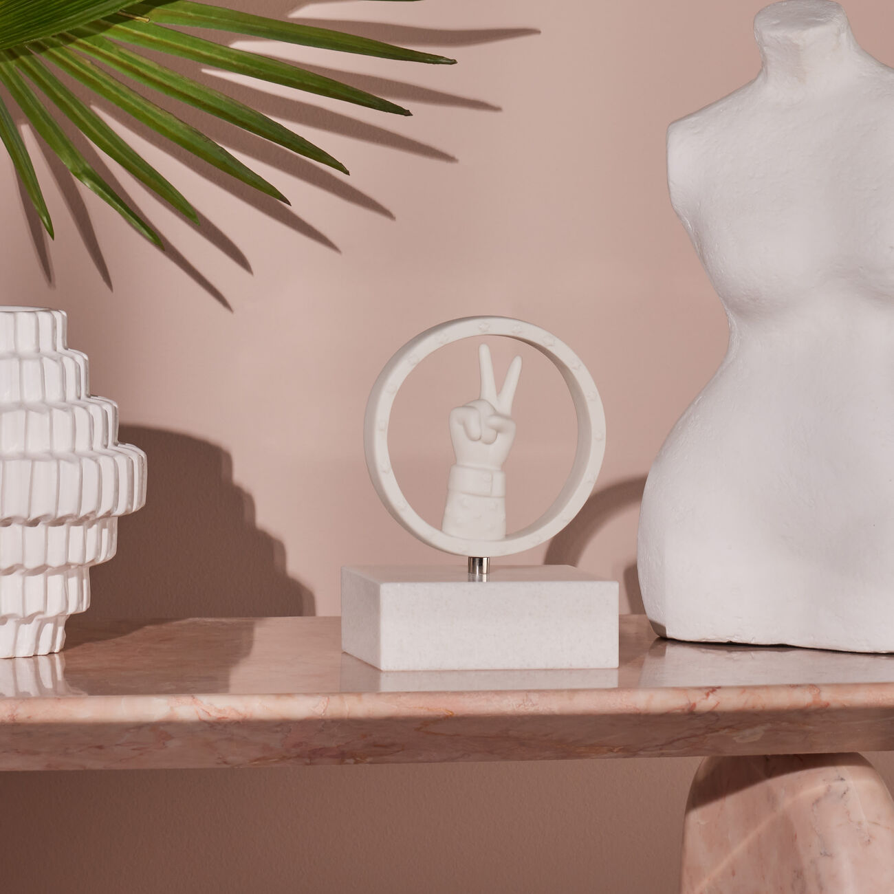 جوناثان أدلر مجموعة مساند الكتب بيس باللون الأبيض