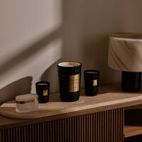 إديون الشمعة العطرية تشيلو سويت نمبر 7 وود هارموني نيرو   500 غ