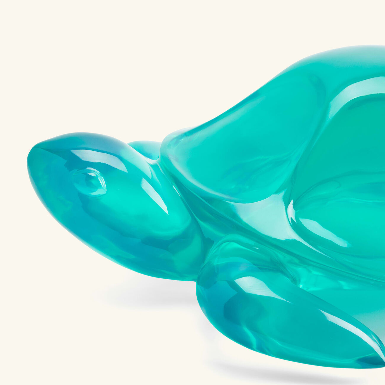 جوناثان أدلر منحوتة على شكل سلحفاة من الأكريليك صغيرة زرقاء
