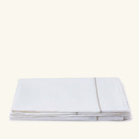 كاترين دينوال مفرش المائدة روزلي باللون الفضي