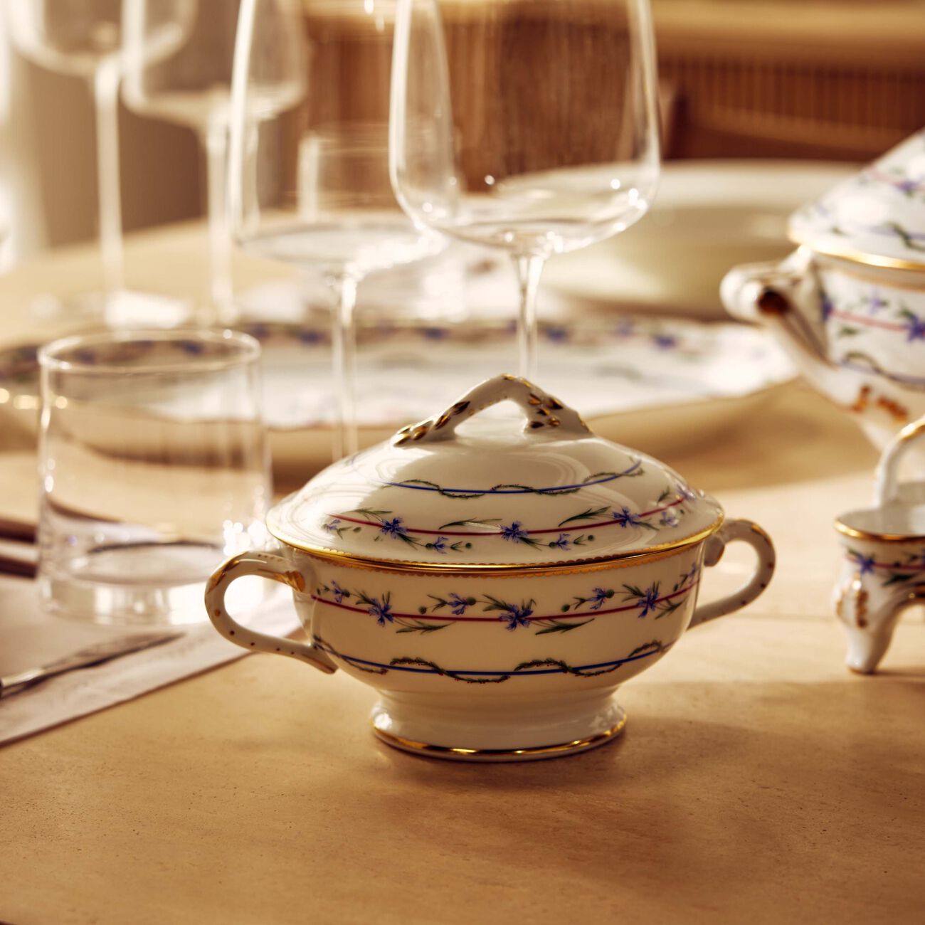 Le Gobelet Du Roy Gravy Boat White bernardaud le gobelet du roy gravy boat white