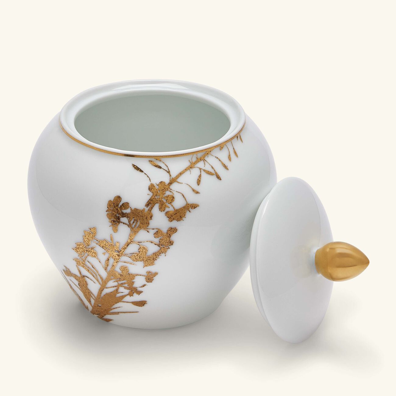 برناردو سكرية فيجيتال أور باللون الذهبي