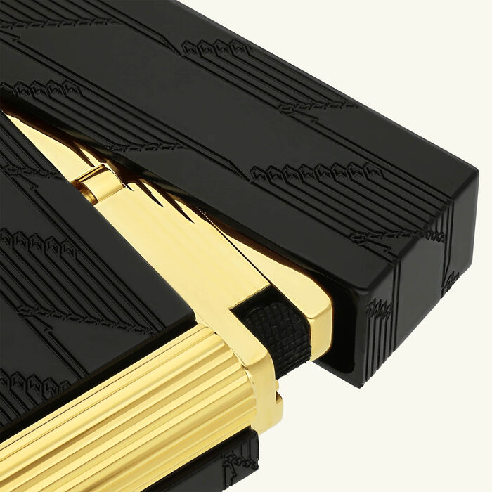 ولّاعة لين 2 مونوجرام 1872 باللون الأسود اس تي دوبون ولّاعة لين 2 مونوجرام 1872 باللون الأسود