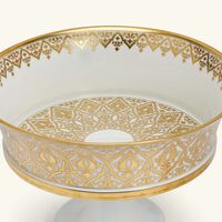 برناردو طبق الكيك فينيس مع قاعدة باللون الذهبي