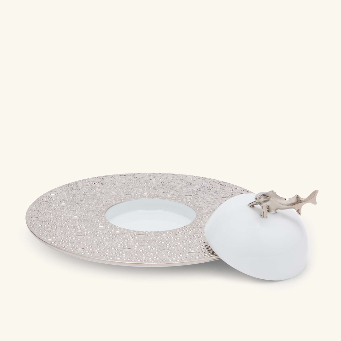 برناردو طبق الضيافة إكيوم دائري باللون الفضي 18 سم