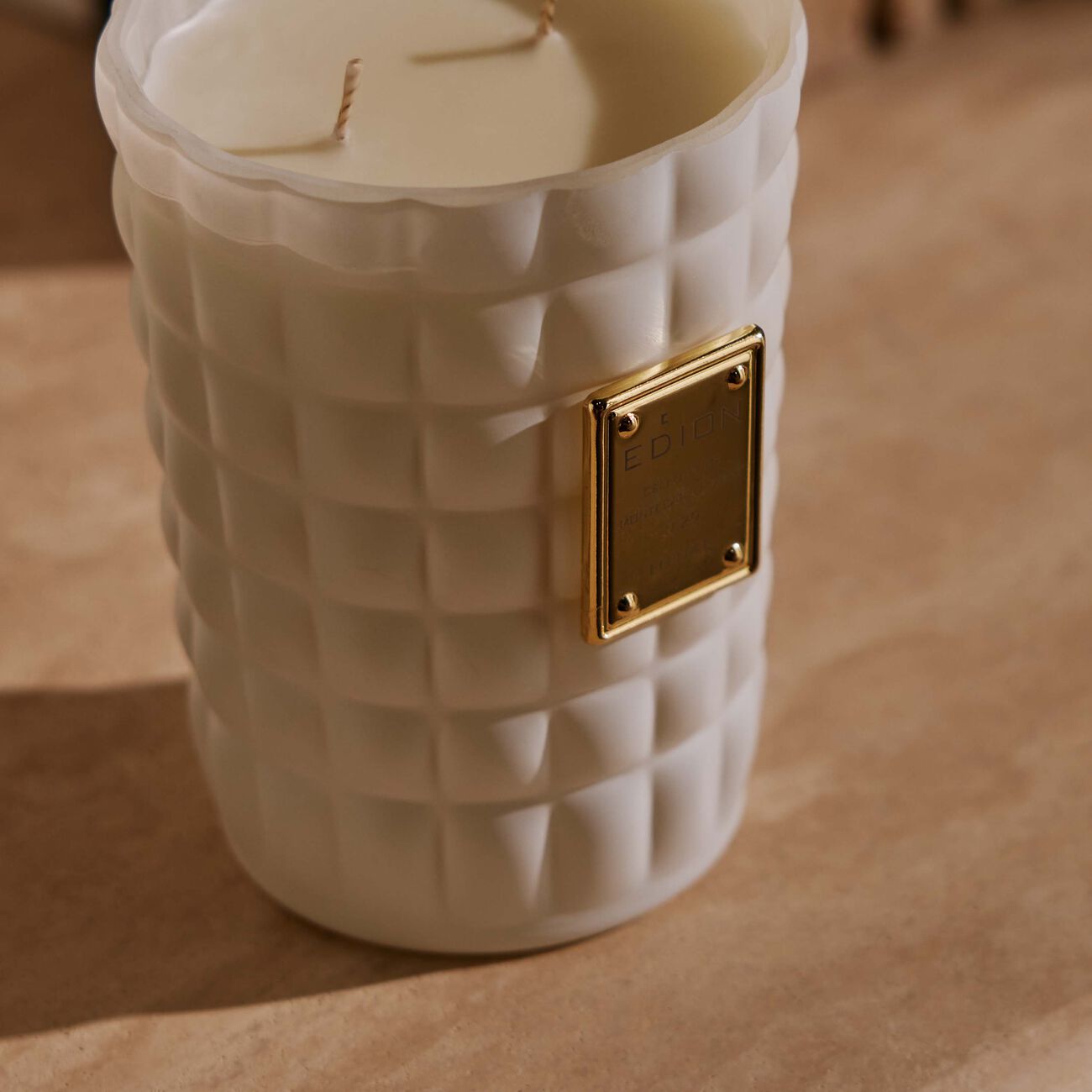 إديون الشمعة العطرية تشيلو سويت نمبر 29 مونتي كارلو نايت نيرو   300 غ