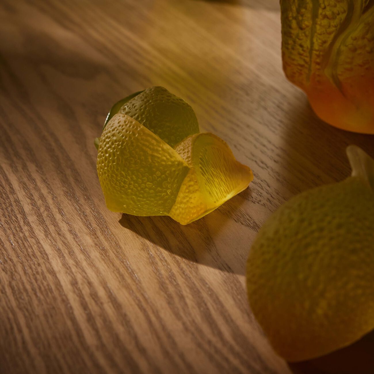 دوم منحوتة سيتروس التزيينية صفراء اللون   بالحجم المتوسط   إصدار محدود