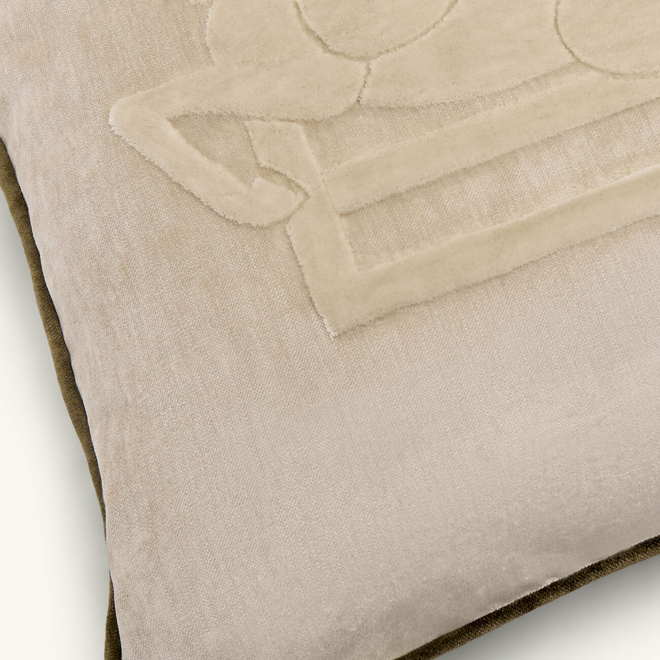 etro pegaso embroided cushion beige