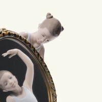 لادرو منحوتة ما بيرفكت بوز على شكل راقصة باليه صغيرة بيضاء