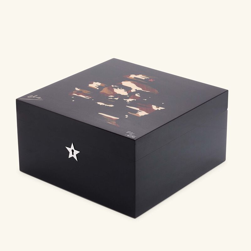 إيلي بلو صندوق حفظ السيجار نيو ميدال باللون الأسود  إصدار محدود