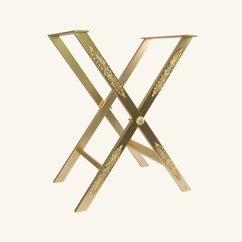 قاعدة الكيك إمباير باللون الذهبي فيلاري قاعدة الكيك إمباير باللون الذهبي