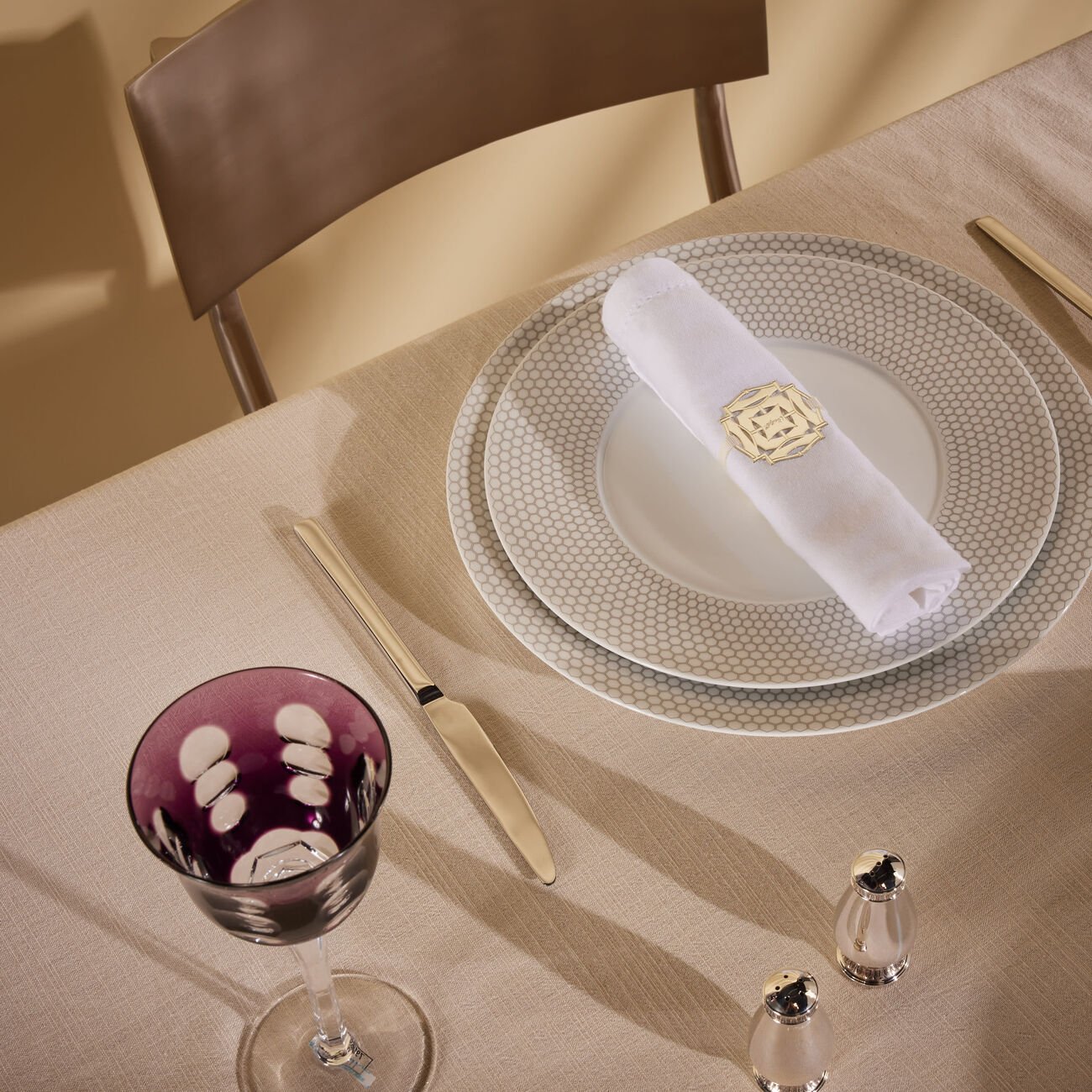 Madison 6 Charger Plate Round Grey 32cm christofle madison 6 charger plate round grey 32cm