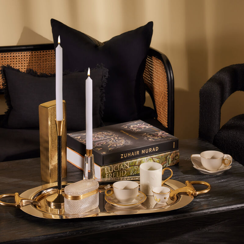 فنجان الشاي باترفلاي مع صحنه أبيض فيلاري فنجان الشاي باترفلاي مع صحنه أبيض