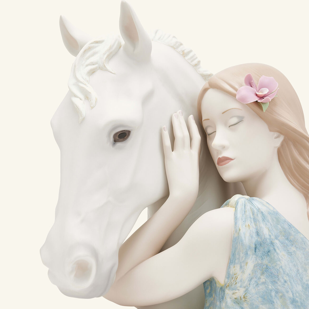 لادرو منحوتة الصديق الصدوق متوسطة بيضاء