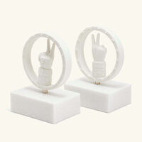 جوناثان أدلر مجموعة مساند الكتب بيس باللون الأبيض