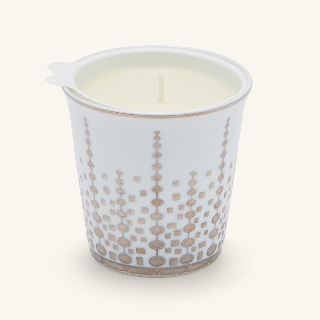 برناردو كاس أور آزور مع شمعة