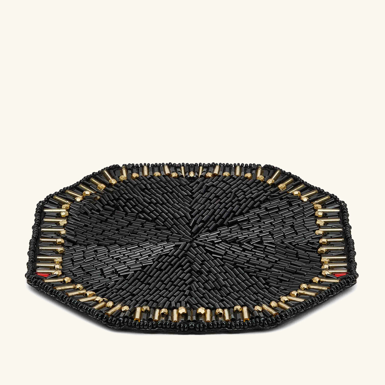 طقم لوكسور المؤلف من 4 قواعد أكواب سوداء كيم سيبيرت طقم لوكسور المؤلف من 4 قواعد أكواب سوداء