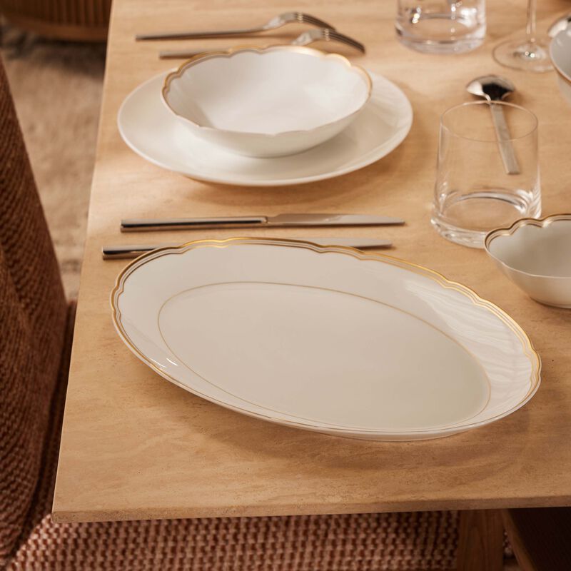 طبق بومبادور بيضاوي الشكل باللون الذهبي 33 سم برناردو طبق بومبادور بيضاوي الشكل باللون الذهبي 33 سم