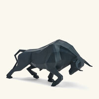 لادرو منحوتة على شكل ثور صغيرة سوداء