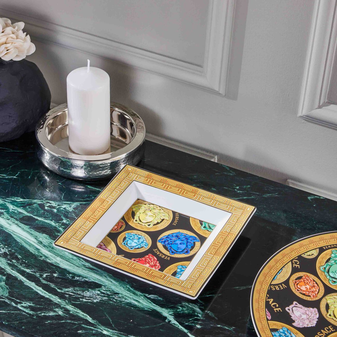 Medusa Amplified Trinket Tray Square Green 21cm versace medusa amplified trinket tray square green 21cm