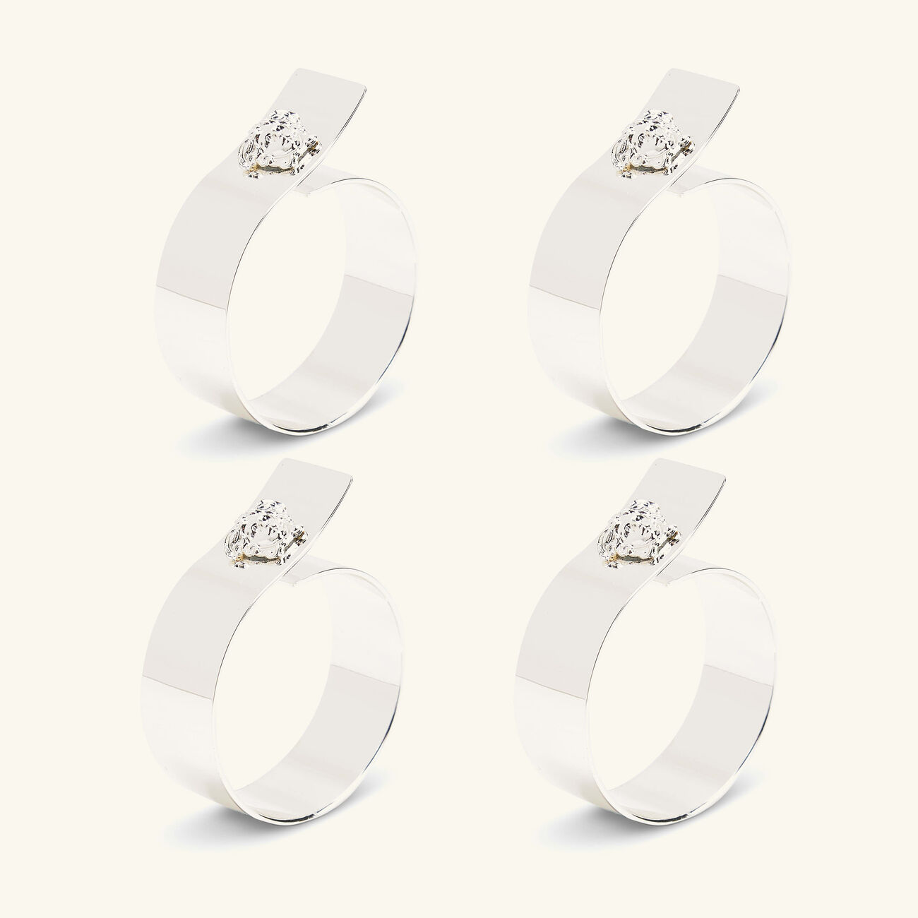 فيرساتشي طقم حلقات مناديل المائدة ميدوزا مطلي بالفضة   4 قطع