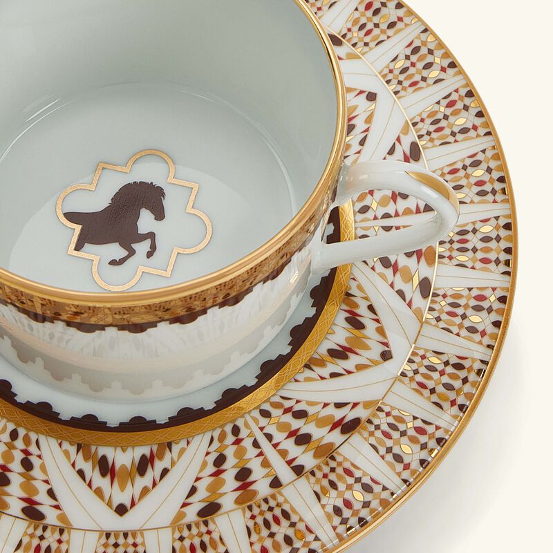 هافيلاند طقم رويال كافالييه المؤلف من 4 فناجين للشاي مع صحونها بنقوش ذهبية