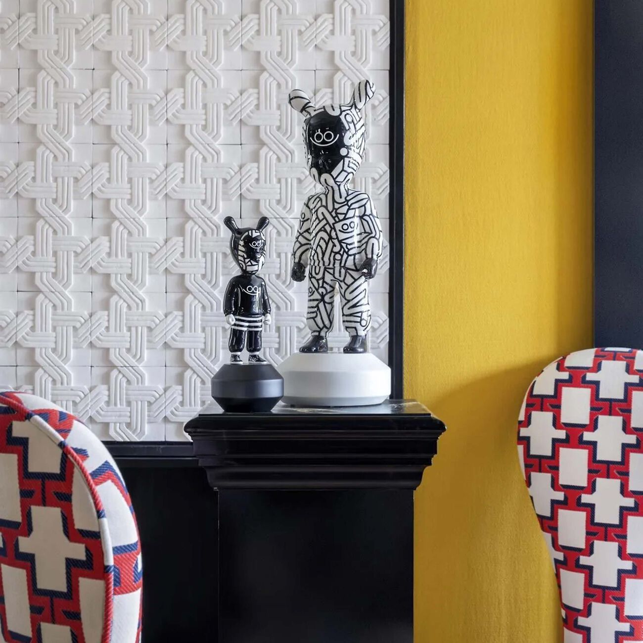 لادرو منحوتة ذا غيست باي دياز فايس بلون أسود صغيرة الحجم