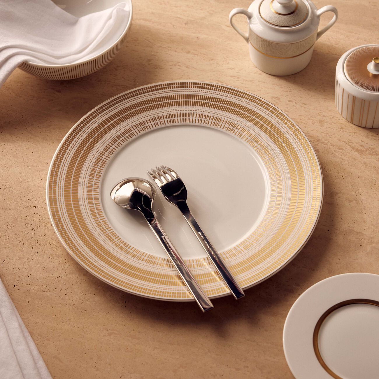 bernardaud canisse service plate round gold