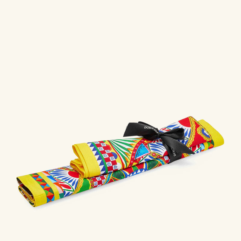 دولتشي أند غابانا كازا طقم كاريتو المؤلف من مفرش للأطباق ومنديل للمائدة