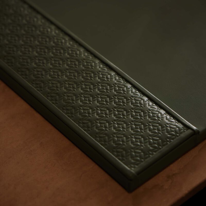 جيوبانيارا قاعدة إيلي صعب مونوغرام أجاتا للمكتب باللون الأخضر