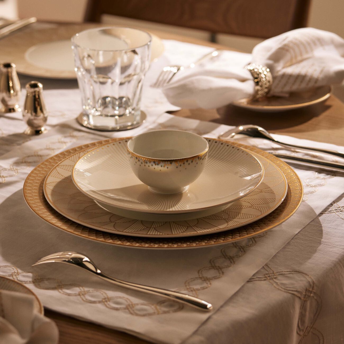 هافيلاند طقم سوفل دور المؤلف من وعائين للحساء باللون الذهبي 9 سم