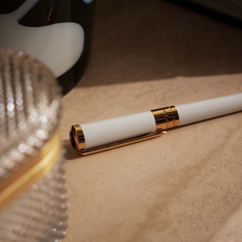 قلم الحبر السائل (رولربول) ليبرتي باللون الأبيض اس تي دوبون قلم الحبر السائل رولربول ليبرتي باللون الأبيض