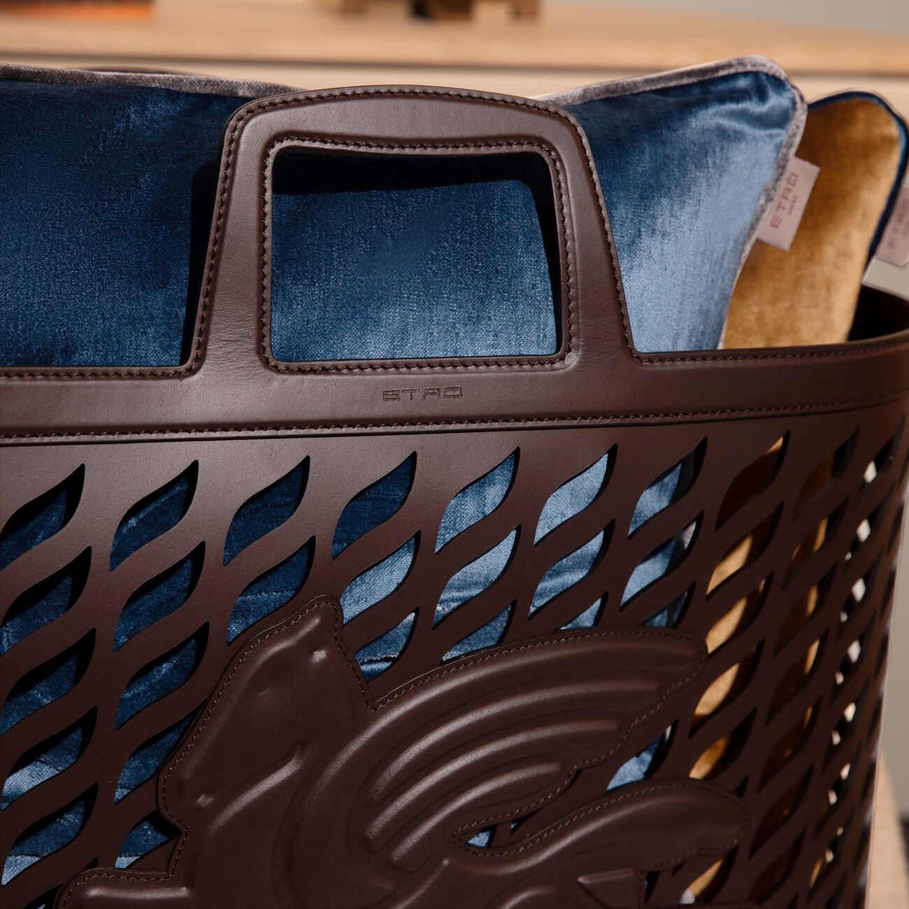 إيترو حقيبة دريل جلدية بتصميم سلة بلون بني