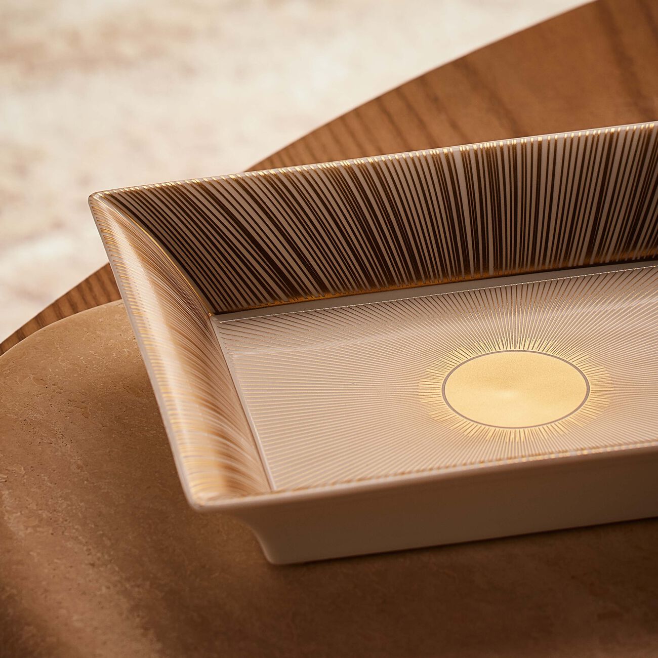 برناردو منفضة سول مستطيلة صغيرة باللون الذهبي