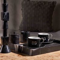 دولتشي أند غابانا كازا طقم دولتشي آند غابانا لوغو المؤلف من فنجانين للشاي مع صحنيهما باللون الأسود