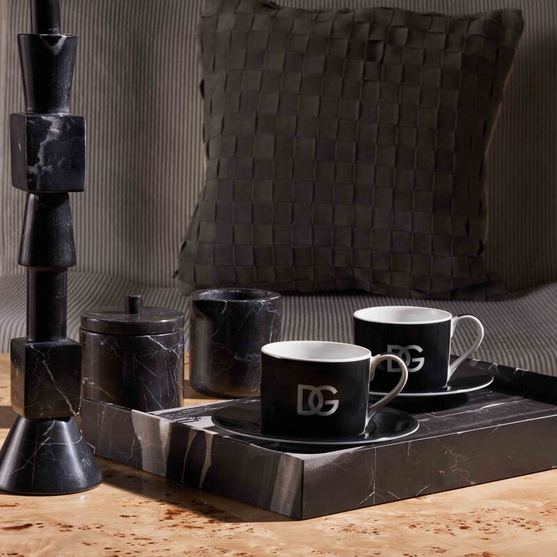 دولتشي أند غابانا كازا طقم دولتشي آند غابانا لوغو المؤلف من فنجانين للشاي مع صحنيهما باللون الأسود