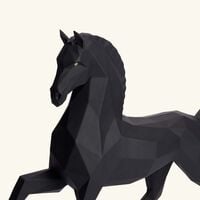 منحوتة على شكل حصان بلون أسود كبيرة الحجم لادرو منحوتة على شكل حصان بلون أسود كبيرة الحجم