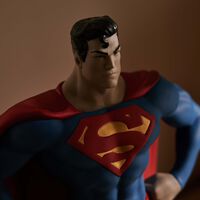 لادرو منحوتة سوبرمان بحجم كبير