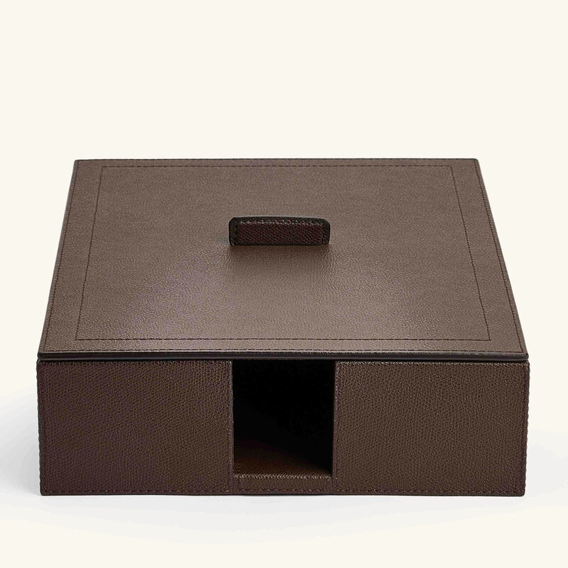 صينية حفظ الأوراق ليوبولد باللون البني (قياس A4) جيوبانيارا صينية حفظ الأوراق ليوبولد باللون البني قياس a4