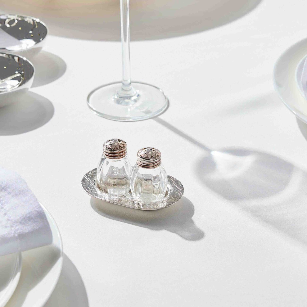 Jardin D'Eden Salt & Pepper Shakers Silver Plated christofle jardin d eden salt pepper shakers silver plated
