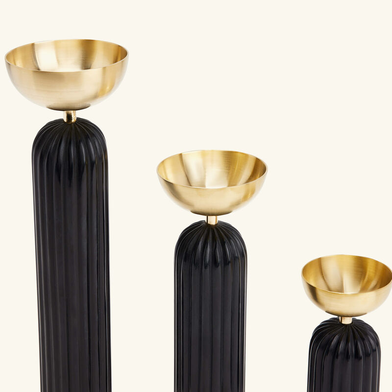 إيرا أودايبور طقم آديا ديا من حاملات الشموع باللون الأسود