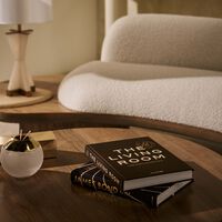 كتاب ذا ليفنج روم باي ذا ديزاين ليدرشيب نيتوورك 33 × 25 سم آسولين كتاب ذا ليفنج روم باي ذا ديزاين ليدرشيب نيتوورك 33 25 سم