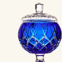 ماريو تشيوني علبة حلوى زرقاء بقاعدة مرتفعة وغطاء