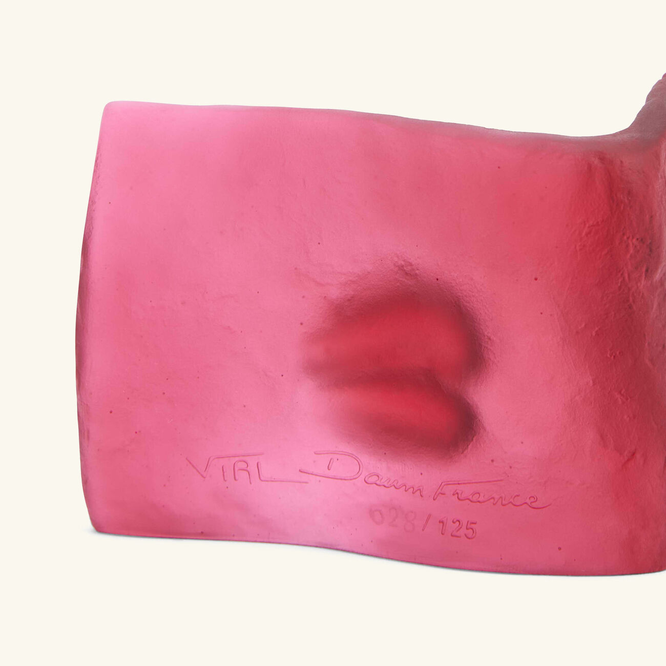 Le Livre du Baiser Figurine Small Red Limited Edition daum le livre du baiser figurine small red limited edition